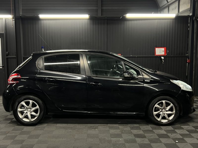 PEUGEOT 208 URBAN SOUL 1.2 82 Cv ECRAN TACTILE BLUETOOTH REGULATEUR CRIT AIR 1 - GARANTIE 1 AN