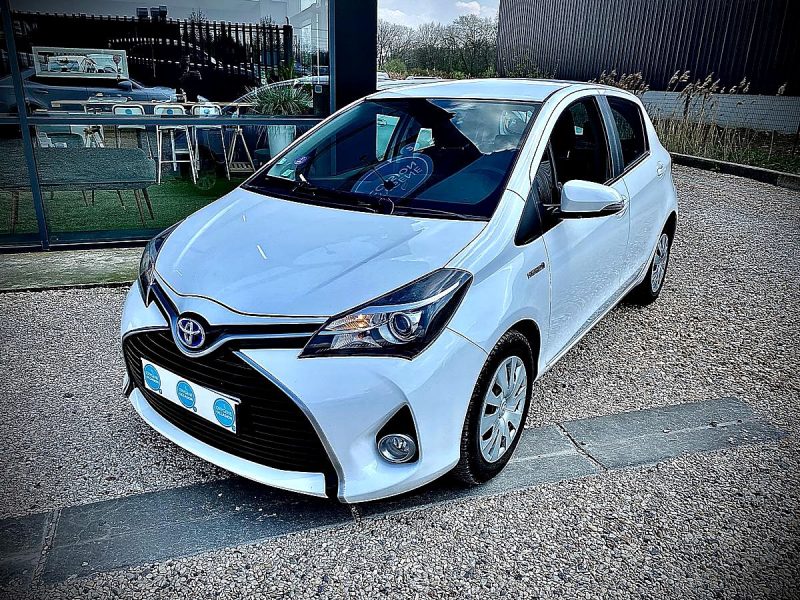 TOYOTA YARIS HYBRID Dynamic 11/2015