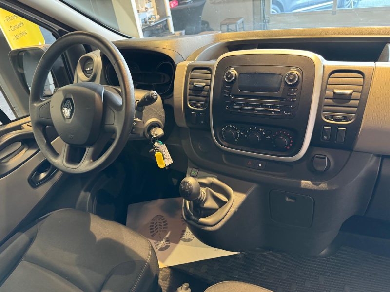 RENAULT TRAFIC 2015