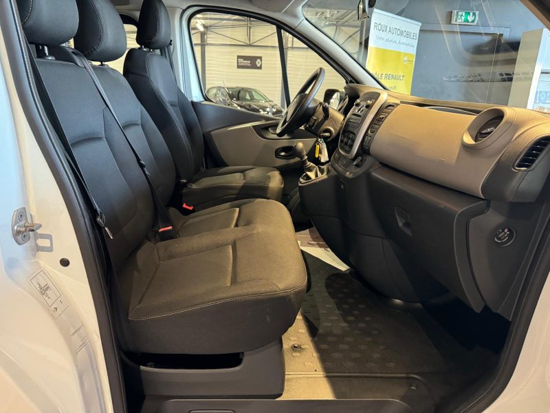 RENAULT TRAFIC 2015