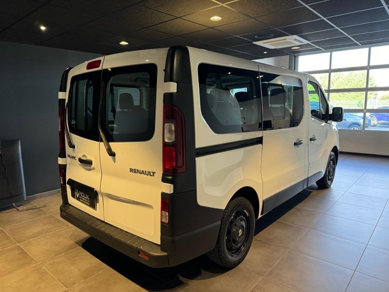 RENAULT TRAFIC 2015