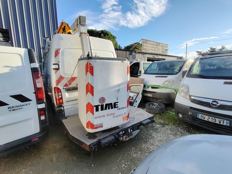 RENAULT MASTER II nacelle moteur hs et gage pour pieces 