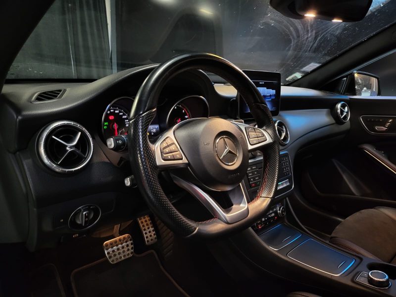 MERCEDES CLASSE CLA 200 CDi 7G-DCT FASCINATION PACK AMG / TOIT OUVRANT + CARPLAY + SIEGE ELECTRIQUE 