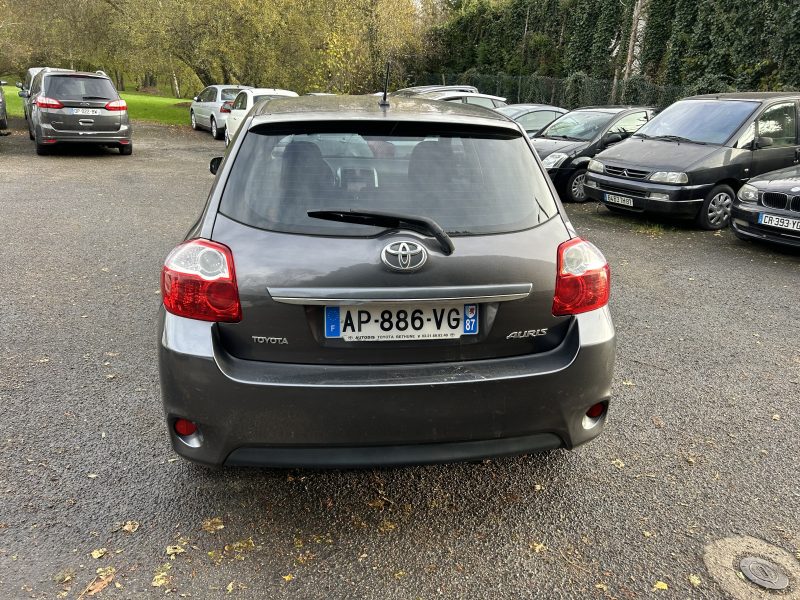 TOYOTA AURIS 2010