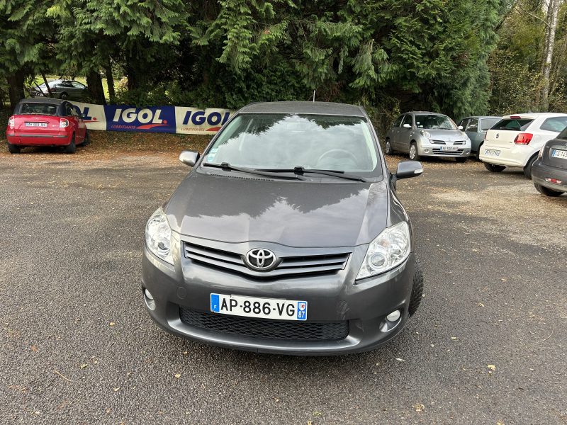 TOYOTA AURIS 2010