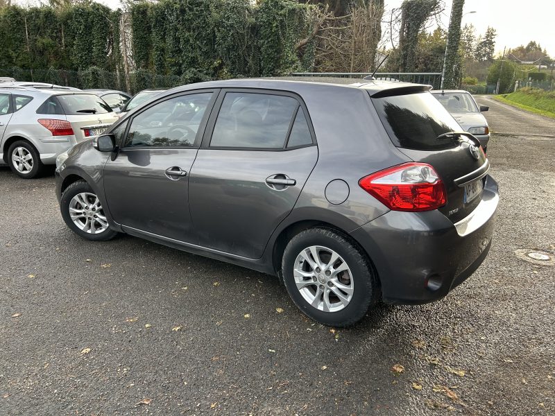 TOYOTA AURIS 2010