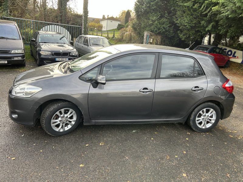 TOYOTA AURIS 2010