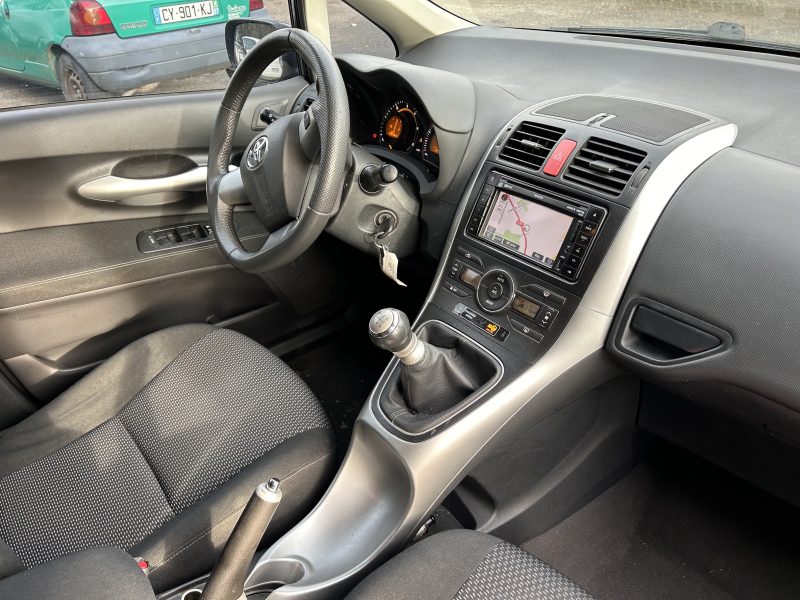 TOYOTA AURIS 2010