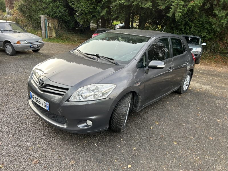 TOYOTA AURIS 2010