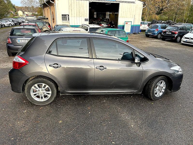 TOYOTA AURIS 2010