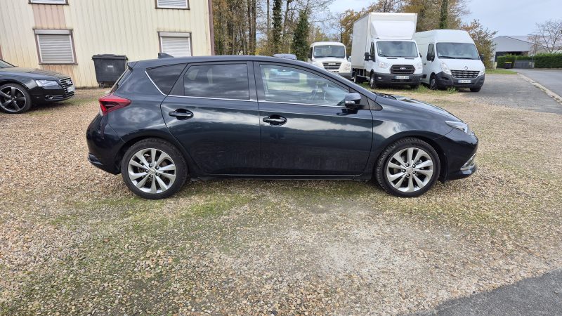 TOYOTA AURIS 2016