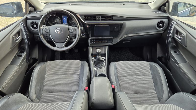 TOYOTA AURIS 2016