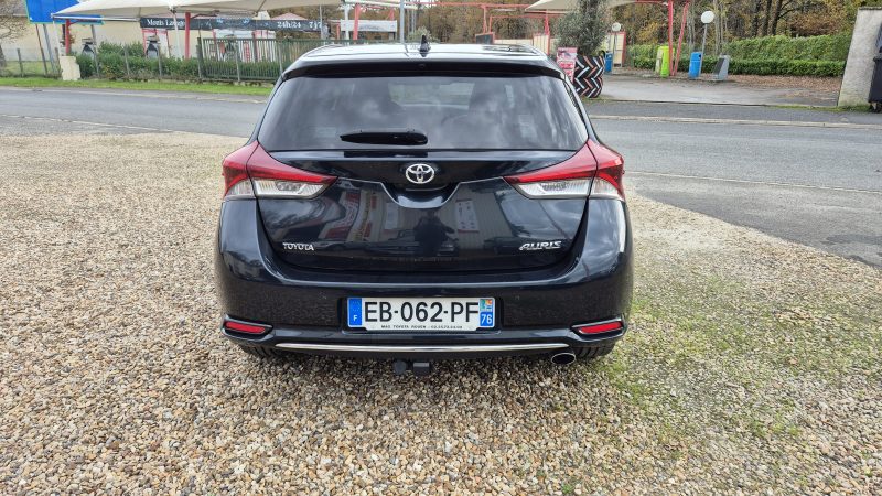 TOYOTA AURIS 2016