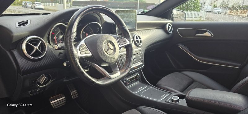 MERCEDES CLASSE A 180 7G-DCT AMG Line / TOIT OUVRANT / CAMERA  