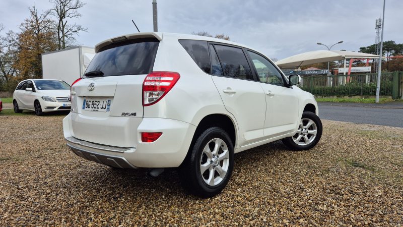 TOYOTA RAV4 2011