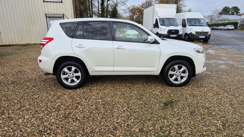 TOYOTA RAV4 2011