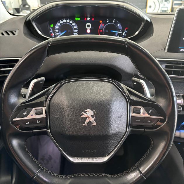 PEUGEOT 3008 1.5 BlueHDi 130 cv Garantie 12 Mois