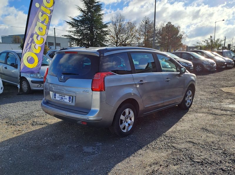 PEUGEOT 5008 2016