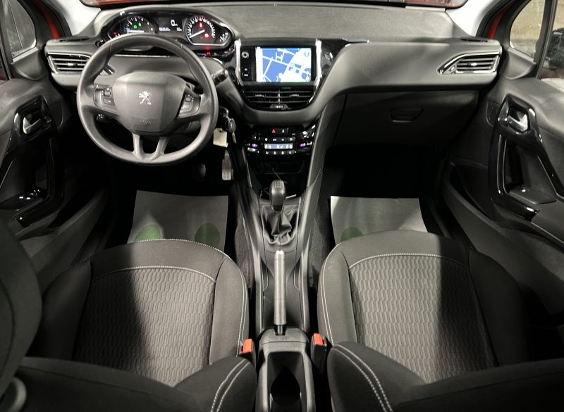 PEUGEOT 208 PHASE 2 ALLURE 1.2 82 Cv APPLE CARPLAY & ANDROID AUTO TOIT PANO CAMERA - GARANTIE 1 AN