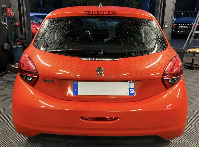 PEUGEOT 208 PHASE 2 ALLURE 1.2 82 Cv APPLE CARPLAY & ANDROID AUTO TOIT PANO CAMERA - GARANTIE 1 AN