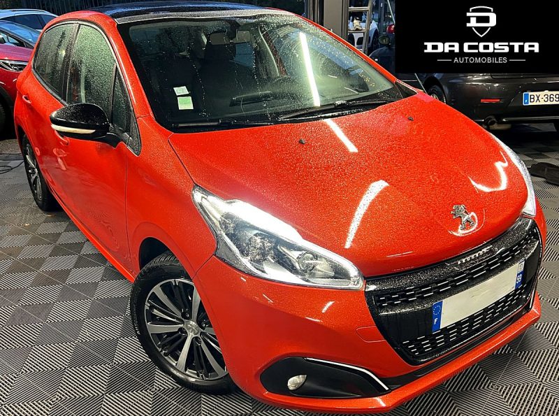 PEUGEOT 208 PHASE 2 ALLURE 1.2 82 Cv APPLE CARPLAY & ANDROID AUTO TOIT PANO CAMERA - GARANTIE 1 AN