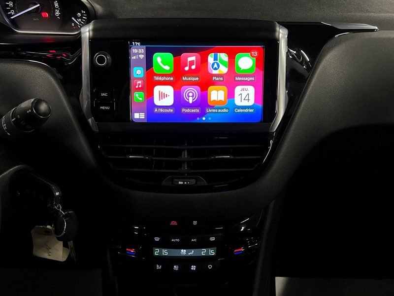 PEUGEOT 208 PHASE 2 ALLURE 1.2 82 Cv APPLE CARPLAY & ANDROID AUTO TOIT PANO CAMERA - GARANTIE 1 AN