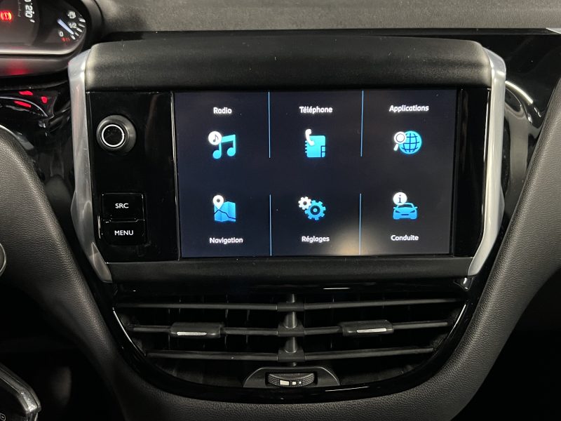 PEUGEOT 208 PHASE 2 ALLURE 1.2 82 Cv APPLE CARPLAY & ANDROID AUTO TOIT PANO CAMERA - GARANTIE 1 AN