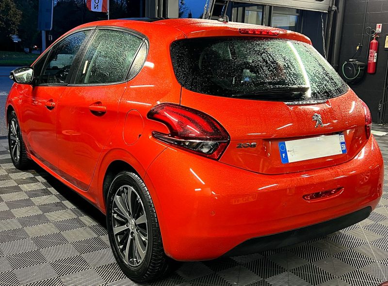 PEUGEOT 208 PHASE 2 ALLURE 1.2 82 Cv APPLE CARPLAY & ANDROID AUTO TOIT PANO CAMERA - GARANTIE 1 AN