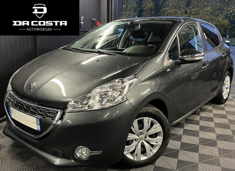 PEUGEOT 208 STYLE 1.2 82 Cv ECRAN TACTILE GPS BLUETOOTH REGULATEUR 22 400 Kms - Garantie 1 an