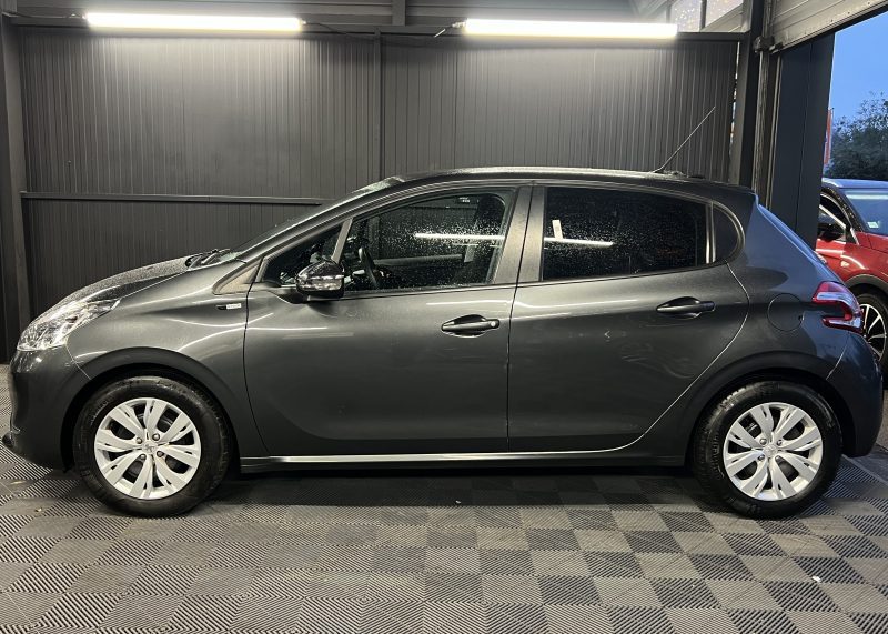 PEUGEOT 208 STYLE 1.2 82 Cv ECRAN TACTILE GPS BLUETOOTH REGULATEUR 22 400 Kms - Garantie 1 an