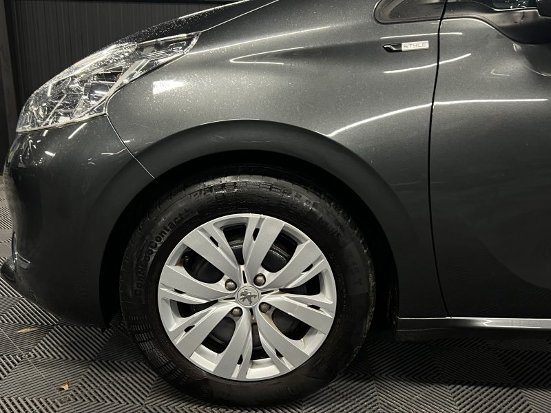 PEUGEOT 208 STYLE 1.2 82 Cv ECRAN TACTILE GPS BLUETOOTH REGULATEUR 22 400 Kms - Garantie 1 an