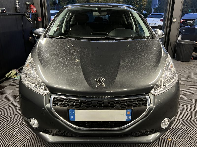 PEUGEOT 208 STYLE 1.2 82 Cv ECRAN TACTILE GPS BLUETOOTH REGULATEUR 22 400 Kms - Garantie 1 an