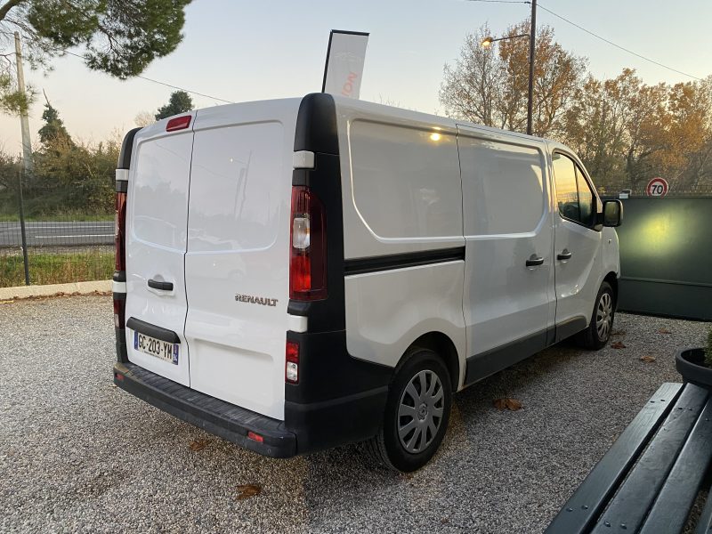 RENAULT TRAFIC 2021