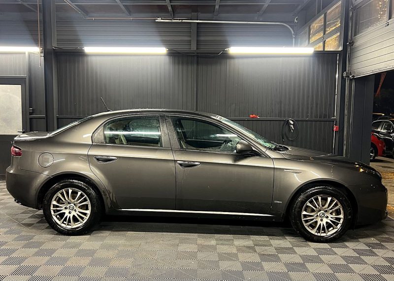 ALFA ROMEO 159 1.9 JTDM 120 Cv INTERIEUR CUIR BLUETOOTH REGULATEUR / 93 550 Kms - GARANTIE 1 AN