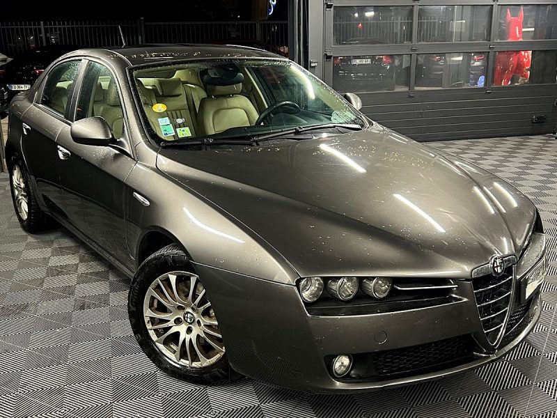 ALFA ROMEO 159 1.9 JTDM 120 Cv INTERIEUR CUIR BLUETOOTH REGULATEUR / 93 550 Kms - GARANTIE 1 AN