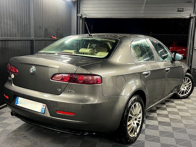 ALFA ROMEO 159 1.9 JTDM 120 Cv INTERIEUR CUIR BLUETOOTH REGULATEUR / 93 550 Kms - GARANTIE 1 AN