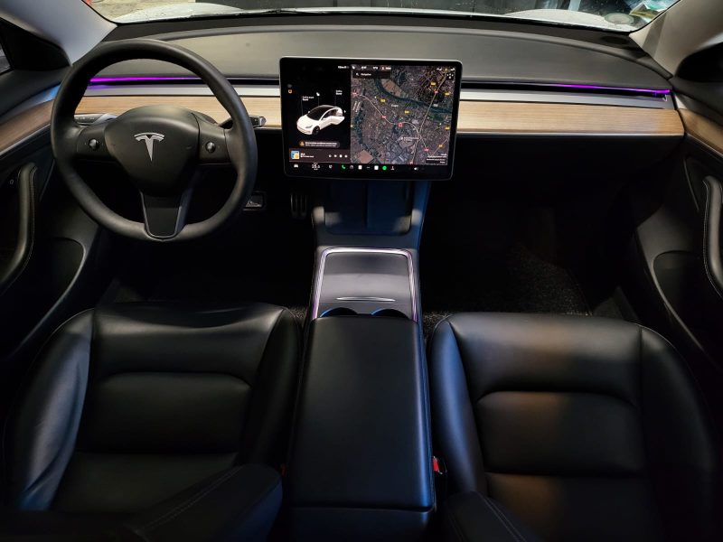 TESLA MODEL 3 I STANDARD RANGE PLUS 325 POMPE A CHALEUR / CONDUITE ENTIEREMENT AUTONOME