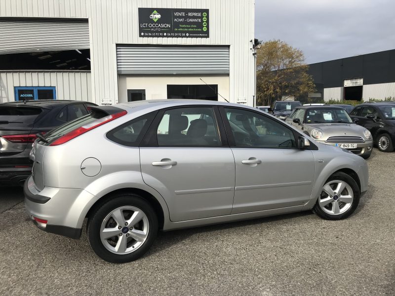 FORD FOCUS 1.8 TDCI 115 cv TITANIUM - 5 PORTES - GARANTIE 6 MOIS