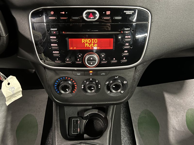 FIAT PUNTO III (3) ITALIA 1.2 69 Cv 5 PORTES CLIMATISATION BLUETOOTH CRIT AIR 1 - GARANTIE 1 AN