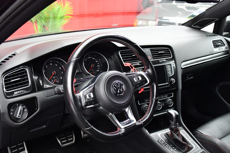 VOLKSWAGEN GOLF 2015