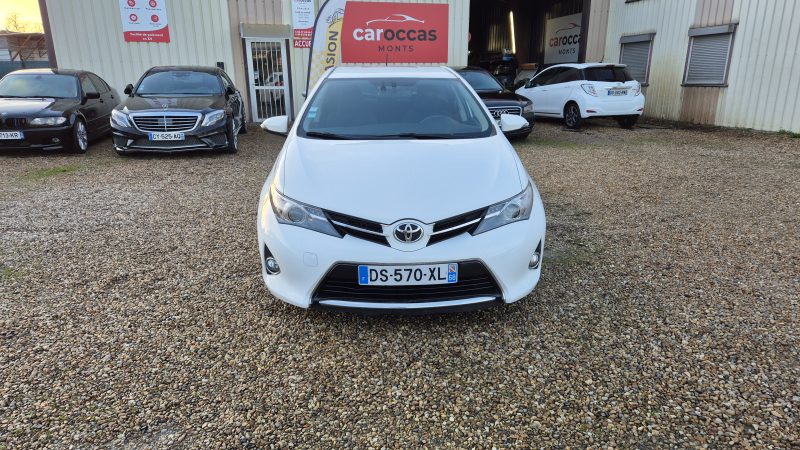 TOYOTA AURIS 2015