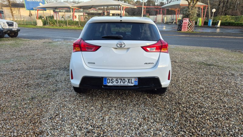 TOYOTA AURIS 2015