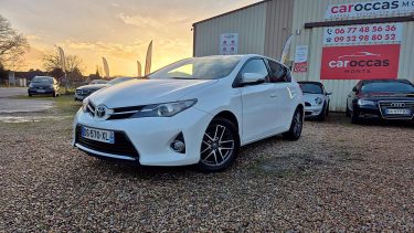 TOYOTA AURIS 2015