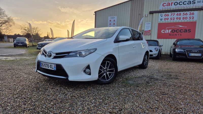 TOYOTA AURIS 2015