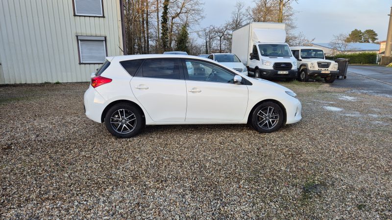 TOYOTA AURIS 2015