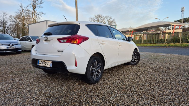 TOYOTA AURIS 2015