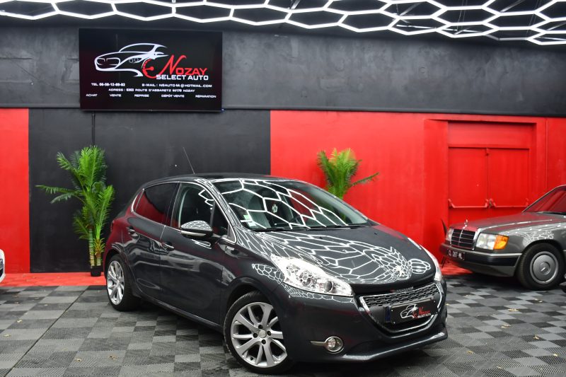 PEUGEOT 208 2013