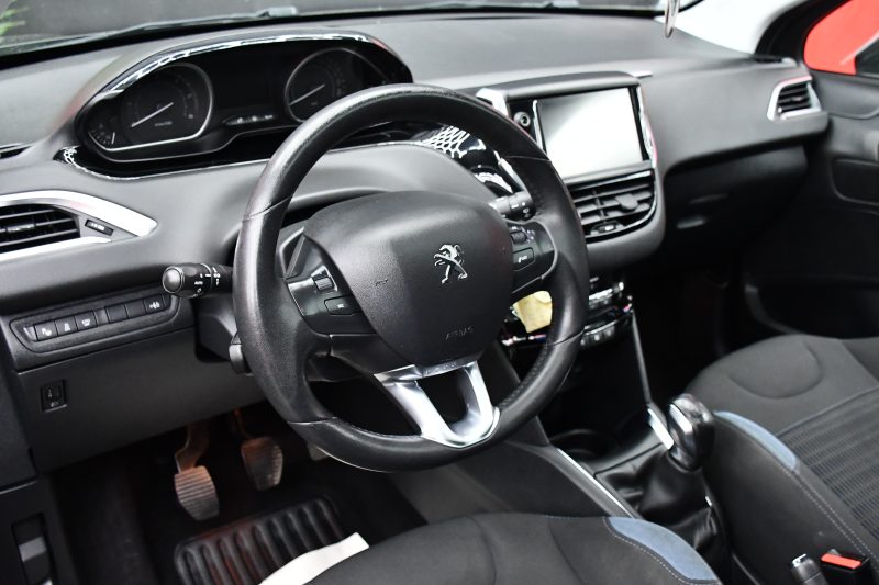 PEUGEOT 208 2013