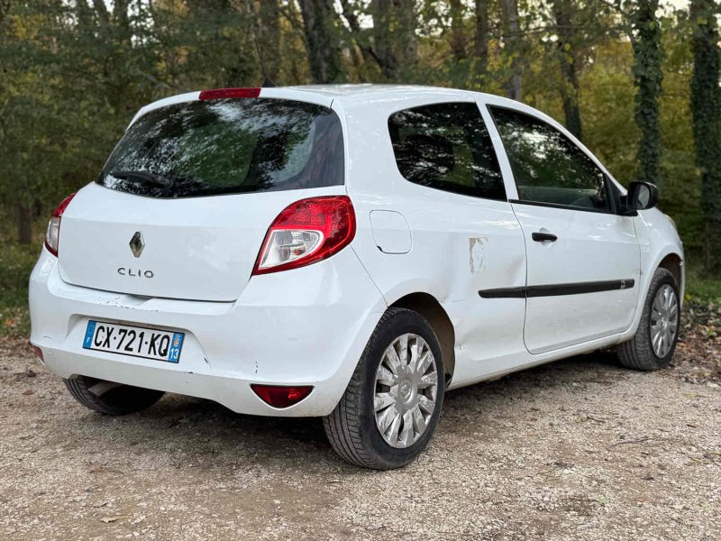 RENAULT CLIO III SOCIÉTÉ 1.5 DCI 75