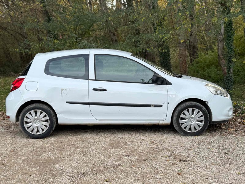 RENAULT CLIO III SOCIÉTÉ 1.5 DCI 75